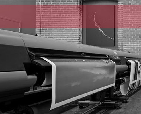 Toutes vos impressions grand format sur adhésif et bâche.